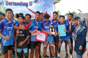 Penerimaan Hadiah dan Uang Pembinaan SMANSAGA CUP dan MOBILE LEGEND