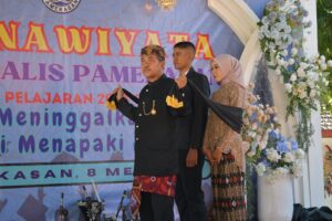 PURNAWIYATA SISWA-SISWI KELAS XII SMAN 1 GALIS