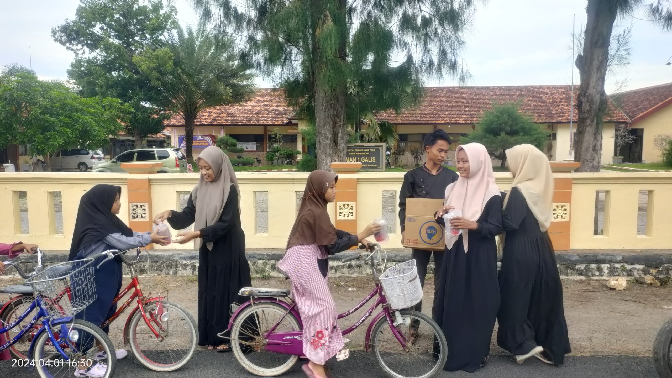 Read more about the article Osis SMAN 1 Galis Berbagi