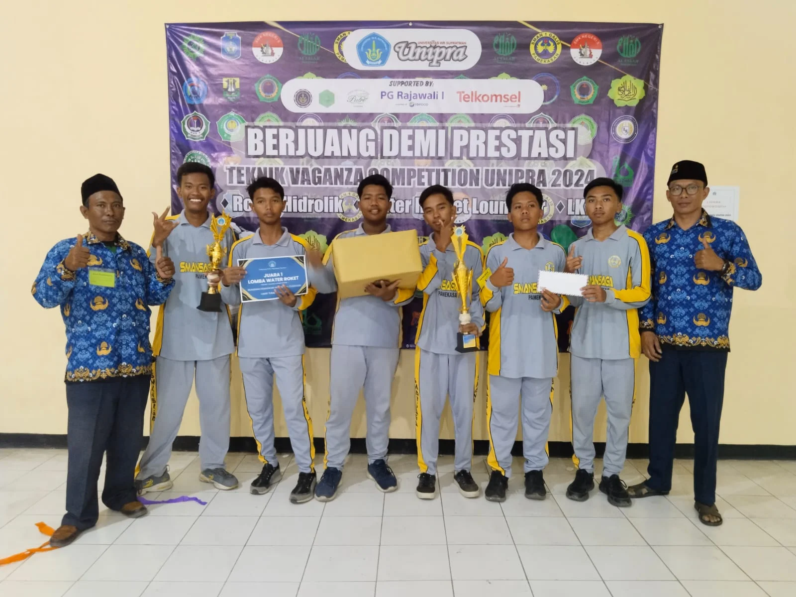 Read more about the article Siswa SMAN 1 Galis Raih Juara 1 dan Harapan 1 pada Lomba Roket Air di UNIPRA Surabaya