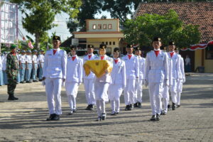 Upacara HUT RI Ke-80 se Kecamatan Galis Dilaksanakan di SMA Negeri 1 Galis