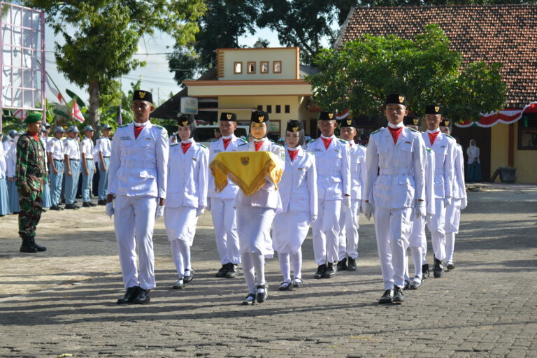 Upacara HUT RI Ke-80 se Kecamatan Galis Dilaksanakan di SMA Negeri 1 Galis