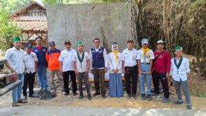 Palang Merah Remaja (PMR) dan Tim SPAB SMA Negeri 1 Galis Pamekasan,SMP Muhammadiyah 1 Pamekasan Bersama MDMC–LAZISMU, BPBD, dan Himpunan Mahasiswa Islam (HMI) Kolaborasi dalam gerak responsive penanganan kekeringan berbasis Multi Helix di kabupaten pamekasan